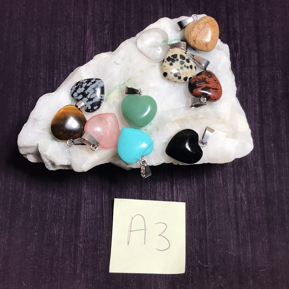 Jewelry - 10pc heart pendants natural stone